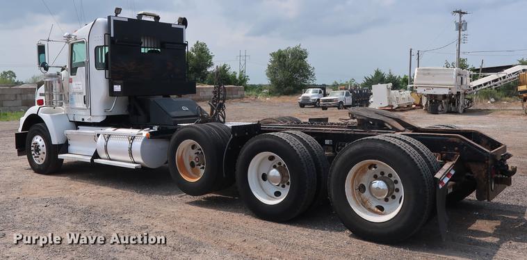 image for item DG4006 2011 Kenworth T800 semi truck