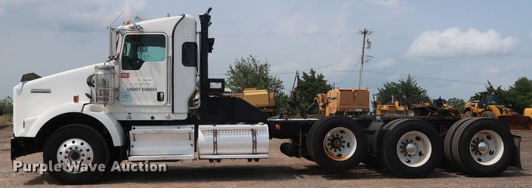 image for item DG4006 2011 Kenworth T800 semi truck