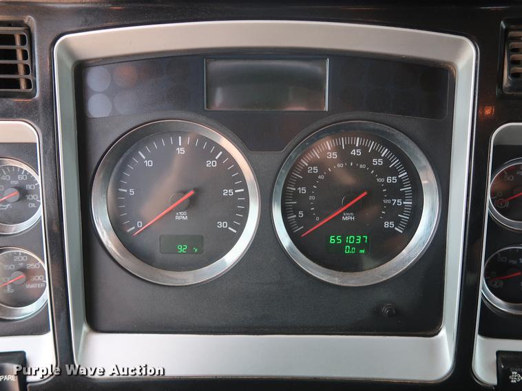 image for item DG4006 2011 Kenworth T800 semi truck