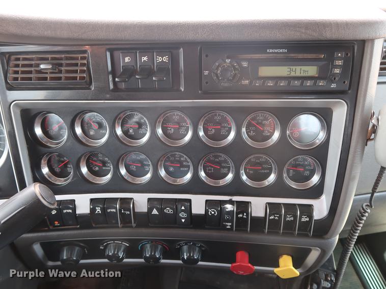 image for item DG4006 2011 Kenworth T800 semi truck