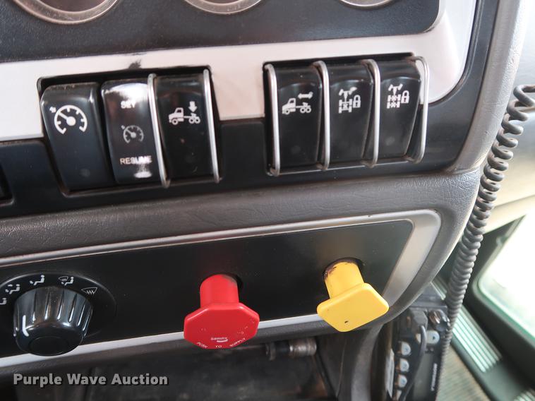 image for item DG4006 2011 Kenworth T800 semi truck