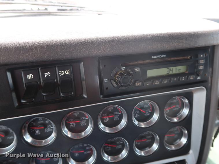 image for item DG4006 2011 Kenworth T800 semi truck