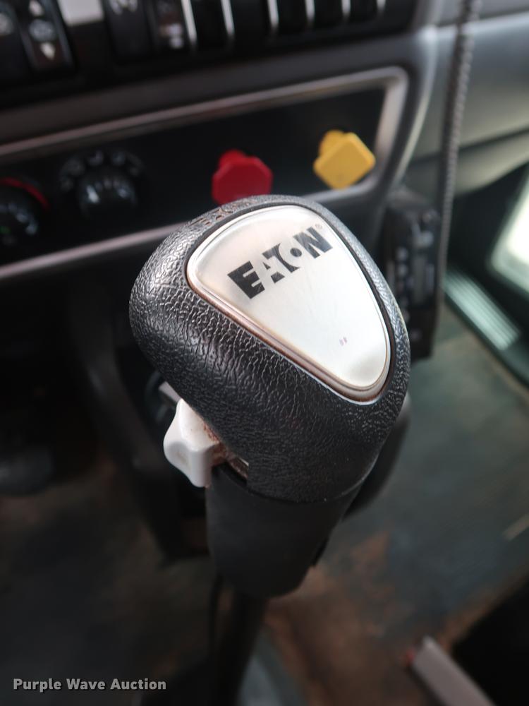 image for item DG4006 2011 Kenworth T800 semi truck