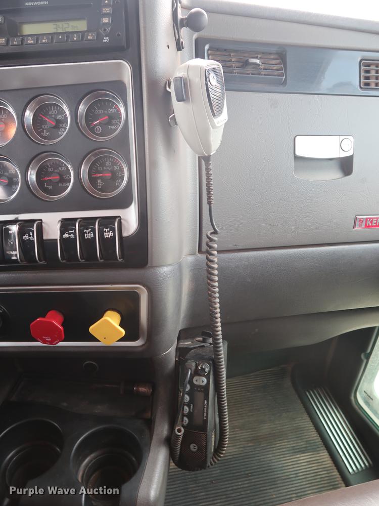 image for item DG4006 2011 Kenworth T800 semi truck
