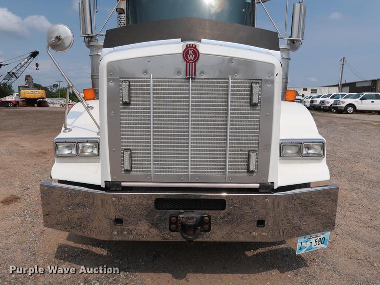 image for item DG4006 2011 Kenworth T800 semi truck
