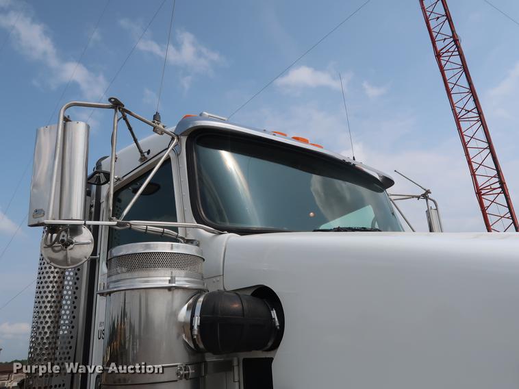 image for item DG4006 2011 Kenworth T800 semi truck