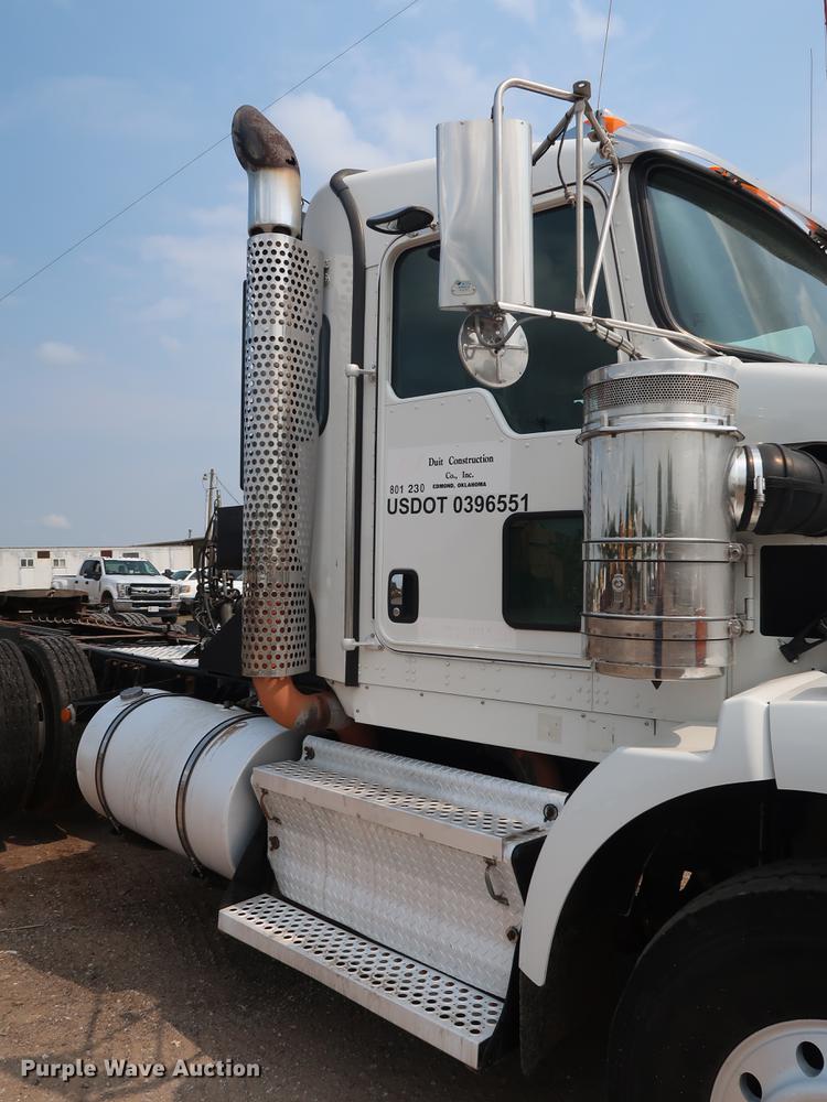 image for item DG4006 2011 Kenworth T800 semi truck