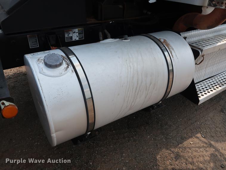 image for item DG4006 2011 Kenworth T800 semi truck