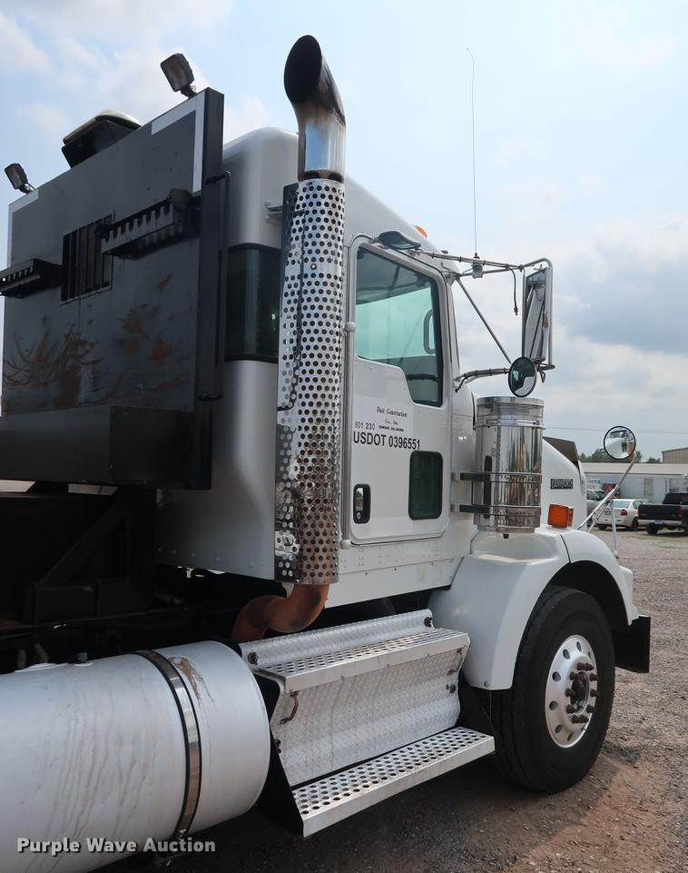 image for item DG4006 2011 Kenworth T800 semi truck