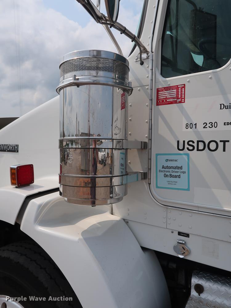 image for item DG4006 2011 Kenworth T800 semi truck