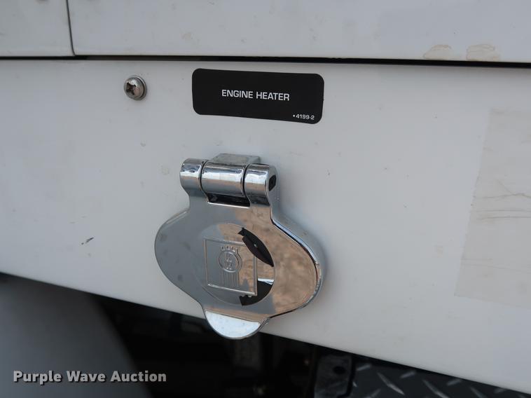 image for item DG4006 2011 Kenworth T800 semi truck