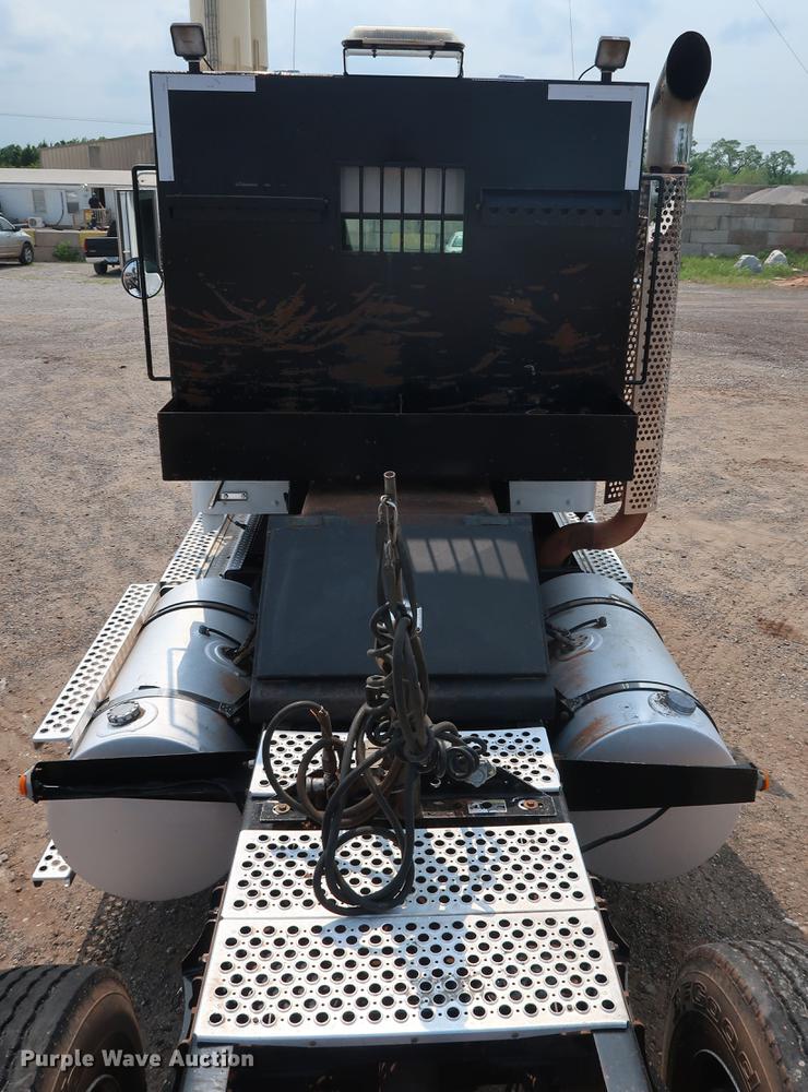 image for item DG4006 2011 Kenworth T800 semi truck