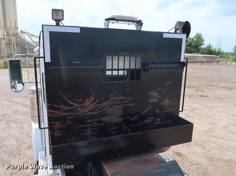 image for item DG4006 2011 Kenworth T800 semi truck