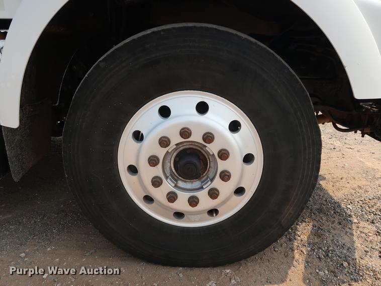 image for item DG4006 2011 Kenworth T800 semi truck