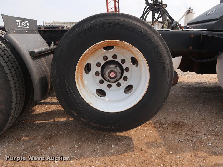 image for item DG4006 2011 Kenworth T800 semi truck