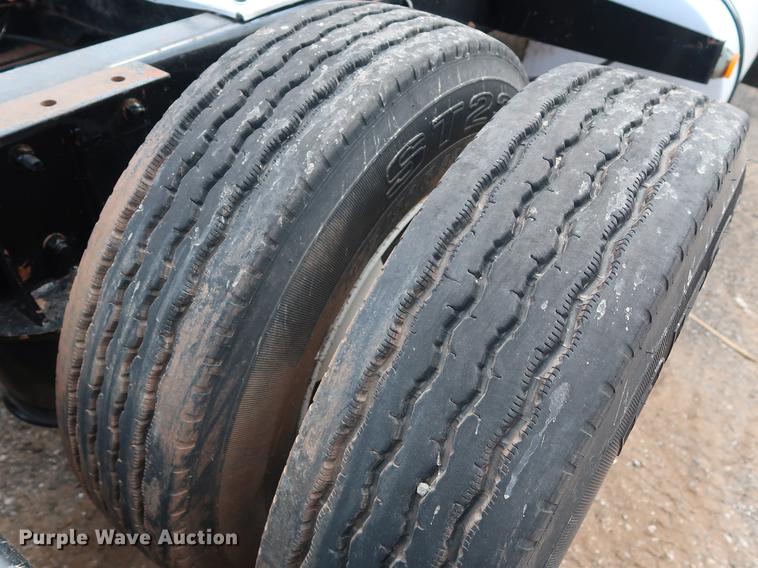 image for item DG4006 2011 Kenworth T800 semi truck