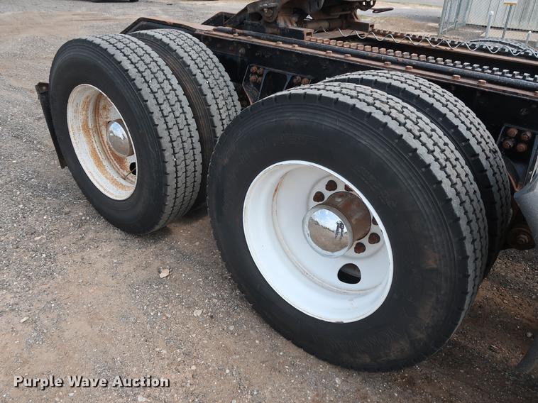 image for item DG4006 2011 Kenworth T800 semi truck