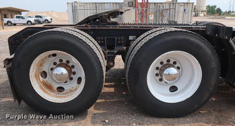 image for item DG4006 2011 Kenworth T800 semi truck