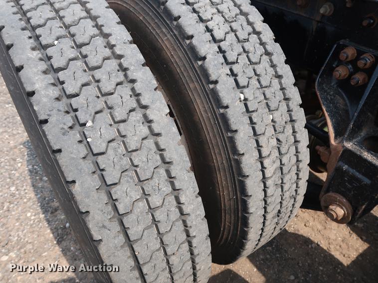 image for item DG4006 2011 Kenworth T800 semi truck