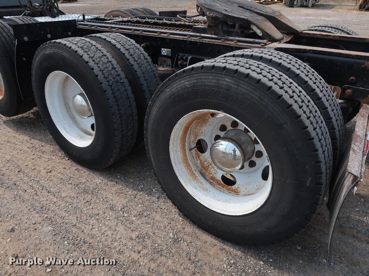 image for item DG4006 2011 Kenworth T800 semi truck