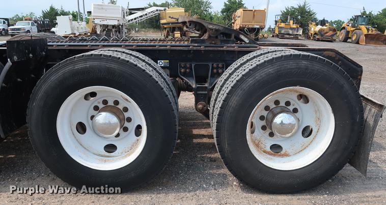 image for item DG4006 2011 Kenworth T800 semi truck