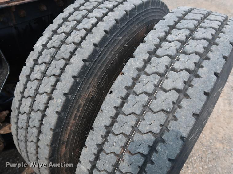 image for item DG4006 2011 Kenworth T800 semi truck