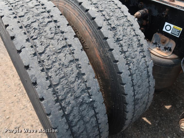 image for item DG4006 2011 Kenworth T800 semi truck