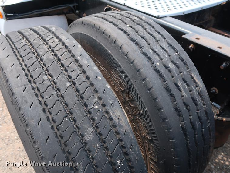 image for item DG4006 2011 Kenworth T800 semi truck