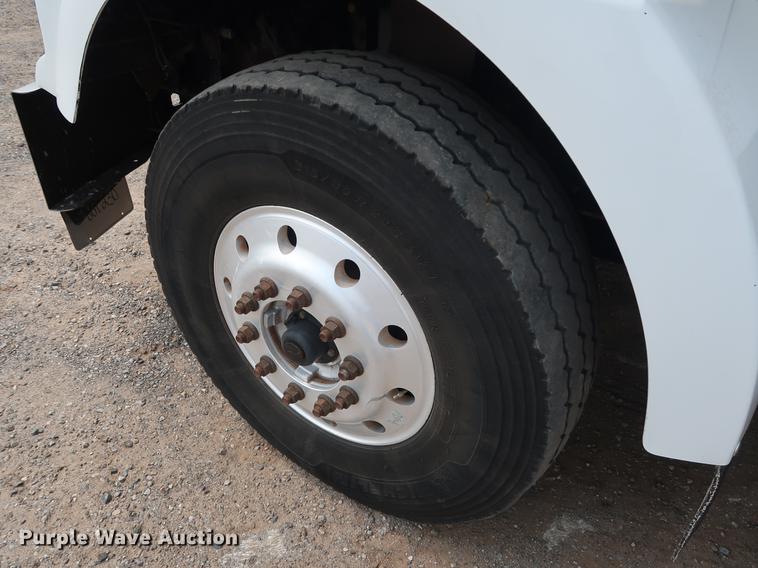 image for item DG4006 2011 Kenworth T800 semi truck