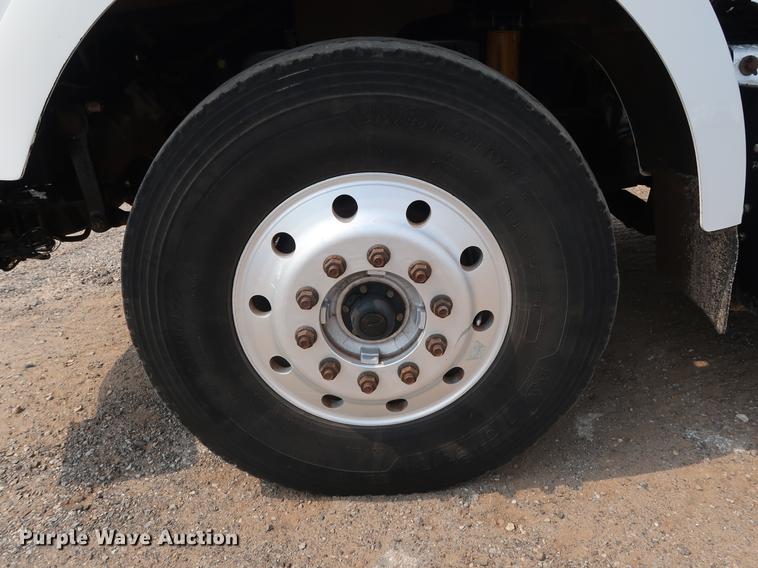 image for item DG4006 2011 Kenworth T800 semi truck