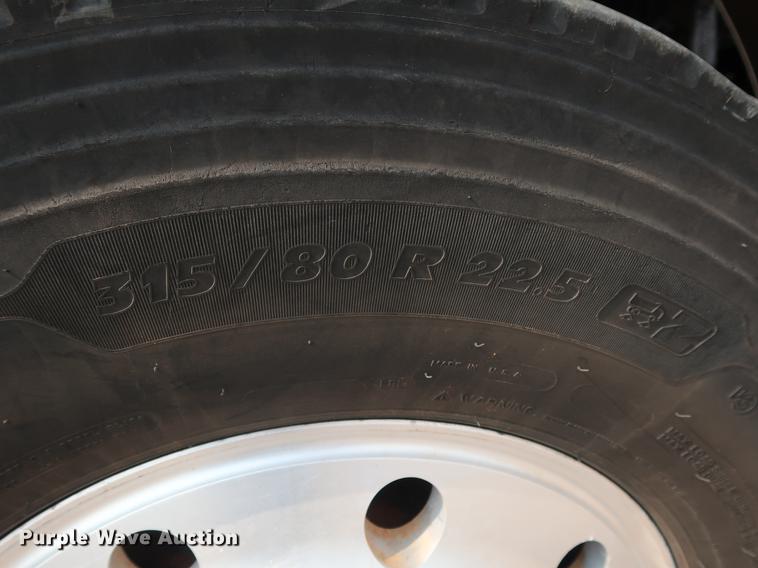 image for item DG4006 2011 Kenworth T800 semi truck