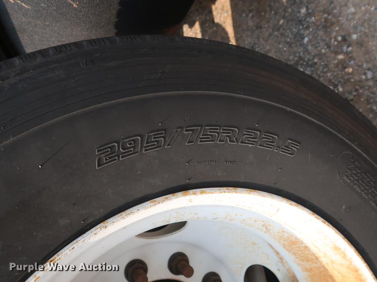 image for item DG4006 2011 Kenworth T800 semi truck