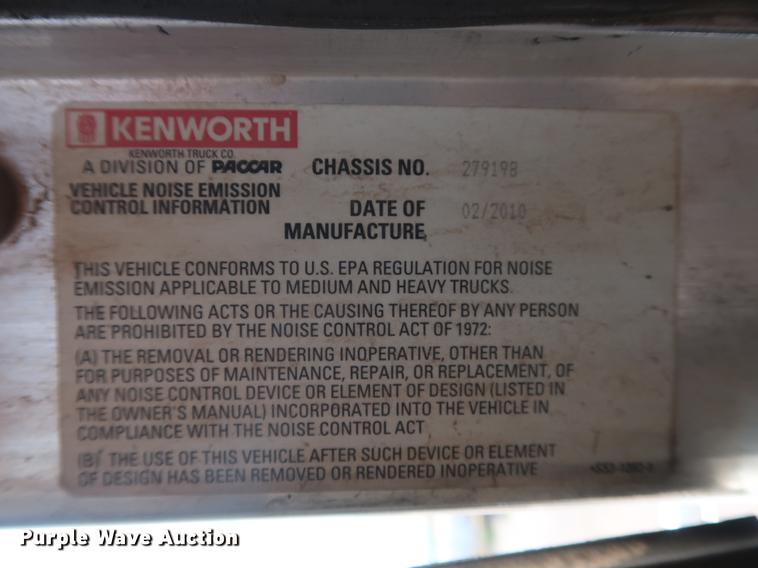 image for item DG4006 2011 Kenworth T800 semi truck