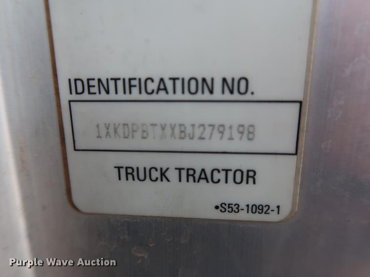 image for item DG4006 2011 Kenworth T800 semi truck