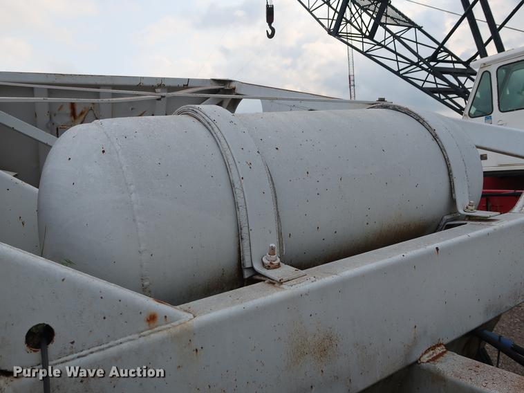 image for item DG4010 1988 CMC bottom dump trailer