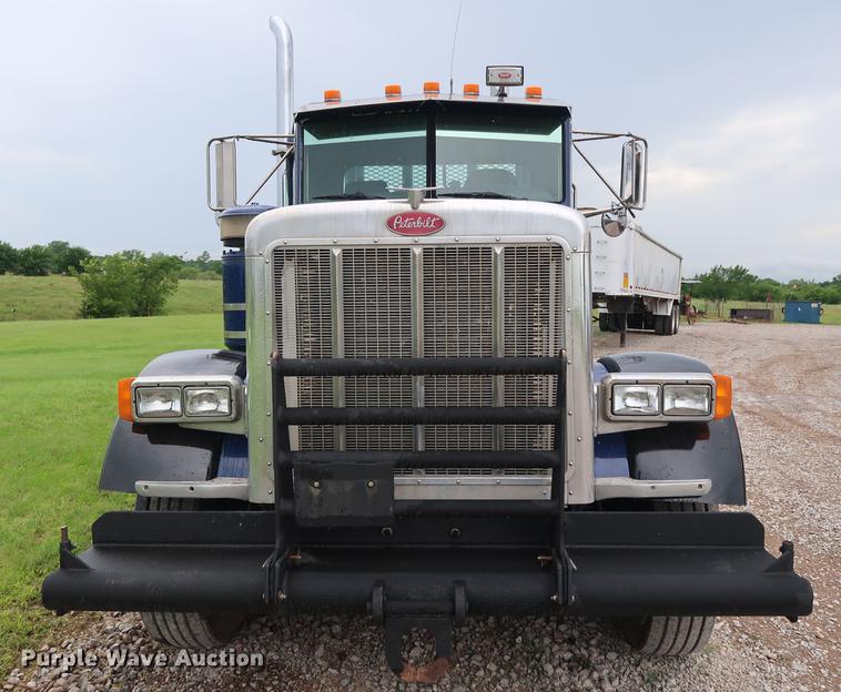 image for item DG4029 2001 Peterbilt 379 winch truck