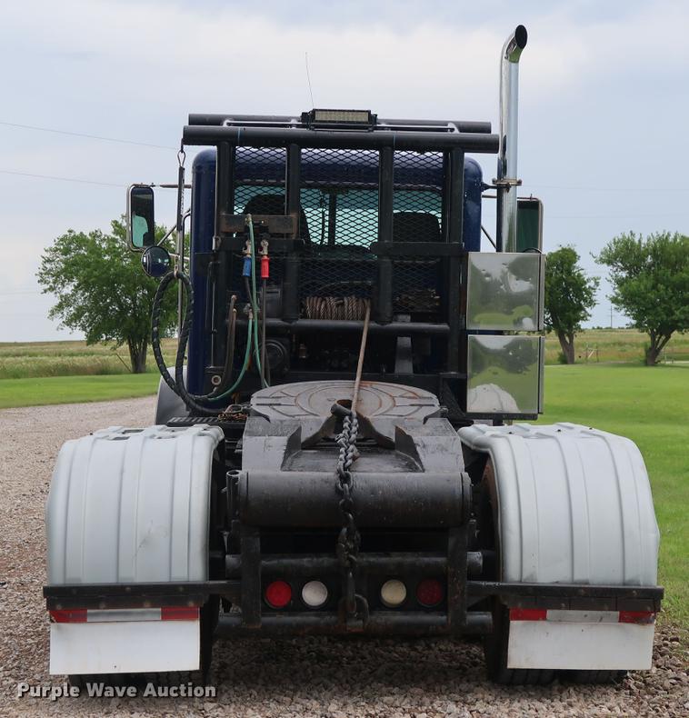 image for item DG4029 2001 Peterbilt 379 winch truck