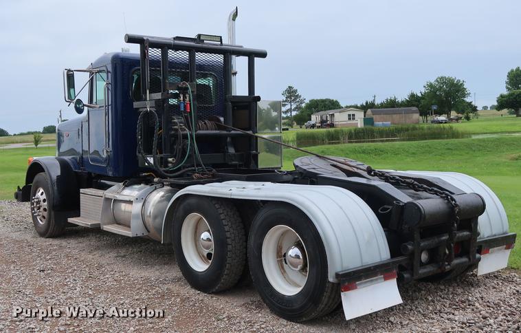 image for item DG4029 2001 Peterbilt 379 winch truck