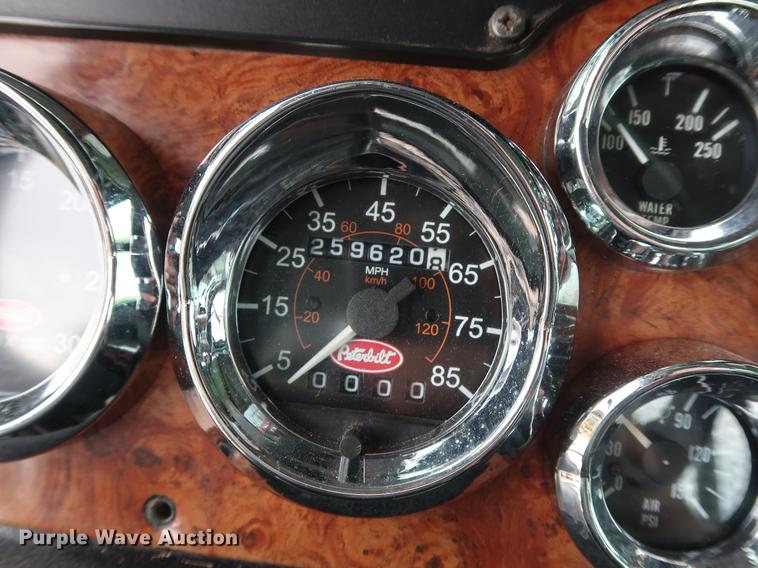 image for item DG4029 2001 Peterbilt 379 winch truck