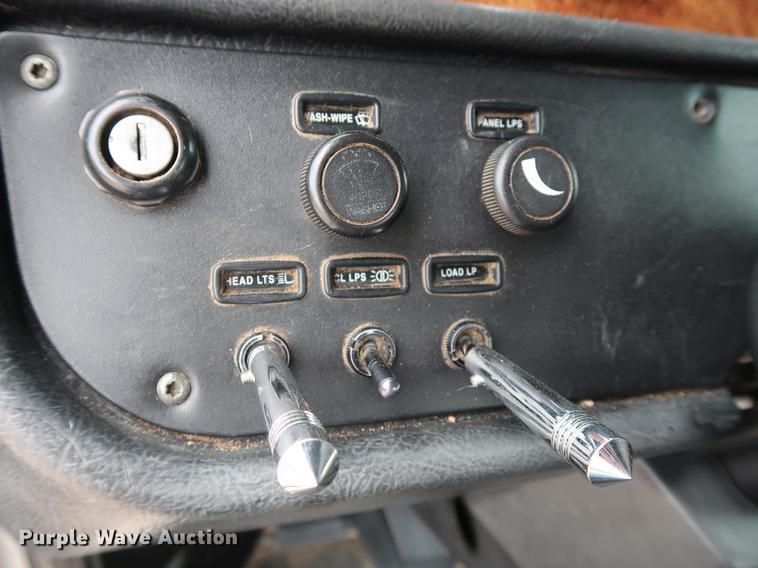 image for item DG4029 2001 Peterbilt 379 winch truck