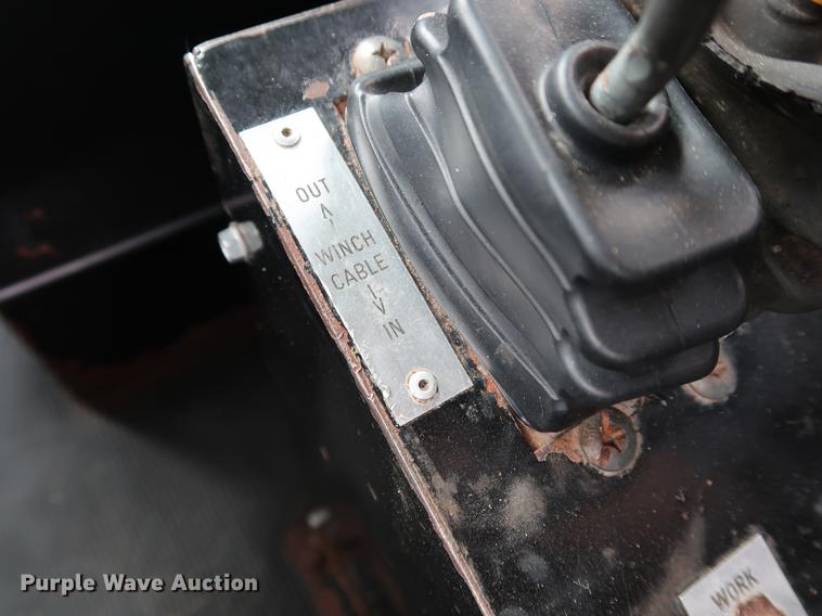 image for item DG4029 2001 Peterbilt 379 winch truck