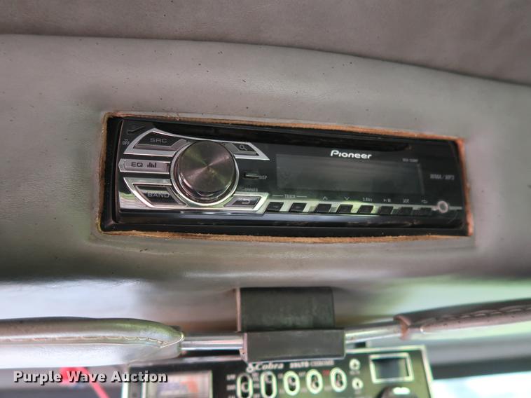 image for item DG4029 2001 Peterbilt 379 winch truck