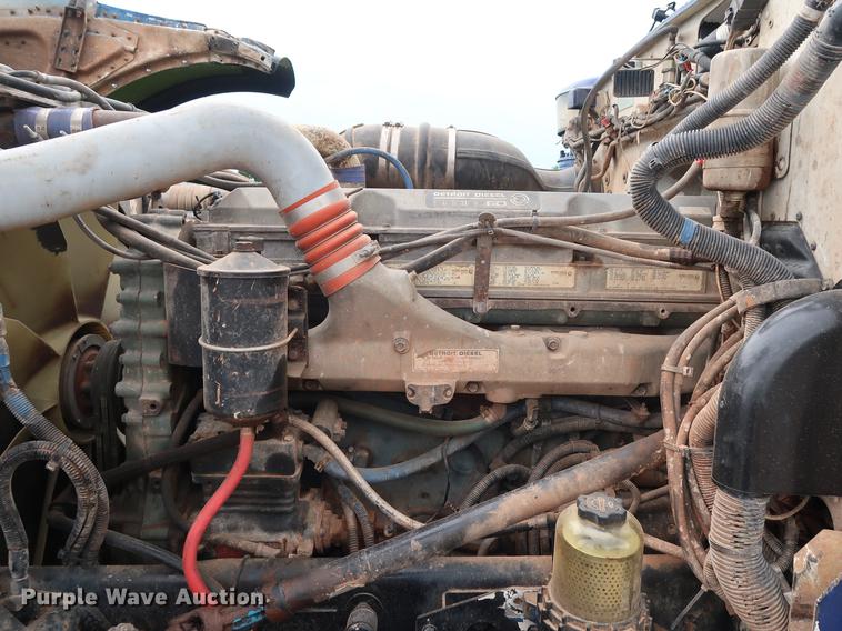 image for item DG4029 2001 Peterbilt 379 winch truck