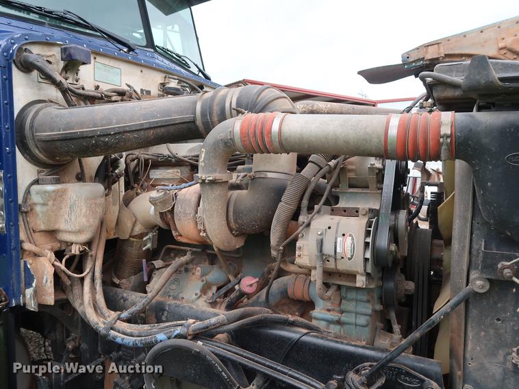 image for item DG4029 2001 Peterbilt 379 winch truck