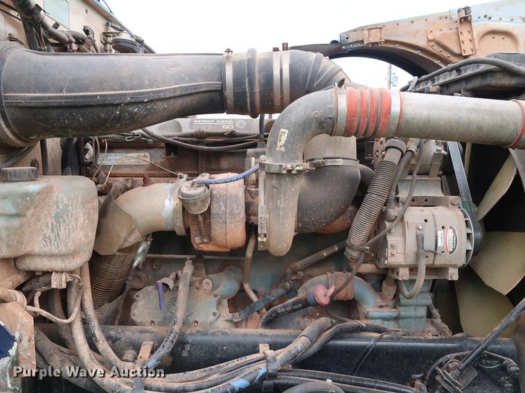 image for item DG4029 2001 Peterbilt 379 winch truck