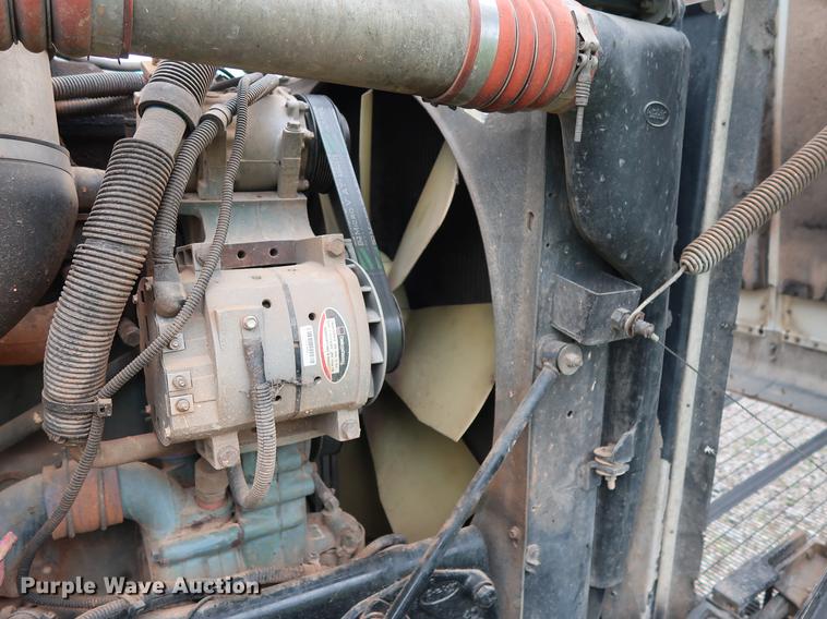 image for item DG4029 2001 Peterbilt 379 winch truck