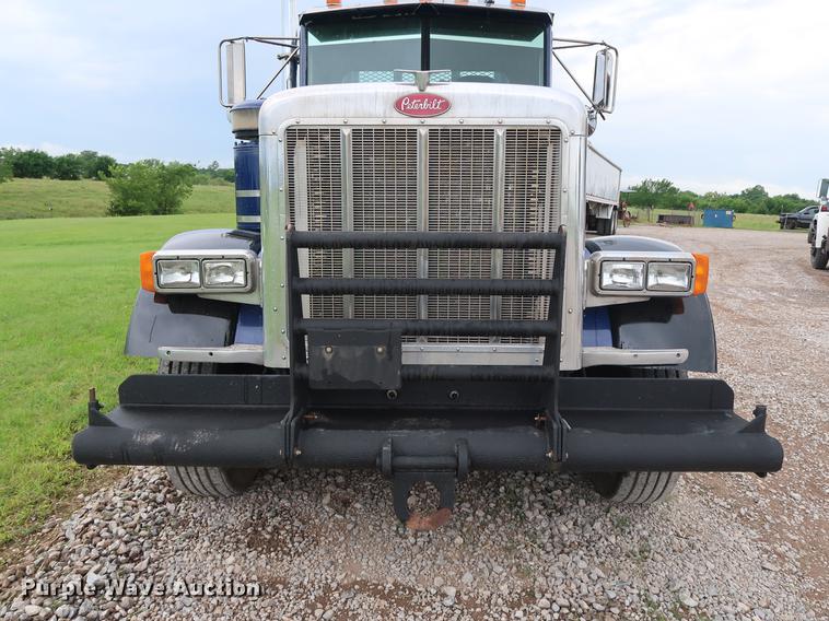 image for item DG4029 2001 Peterbilt 379 winch truck