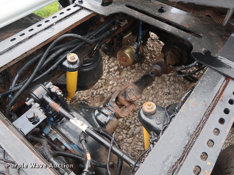 image for item DG4029 2001 Peterbilt 379 winch truck