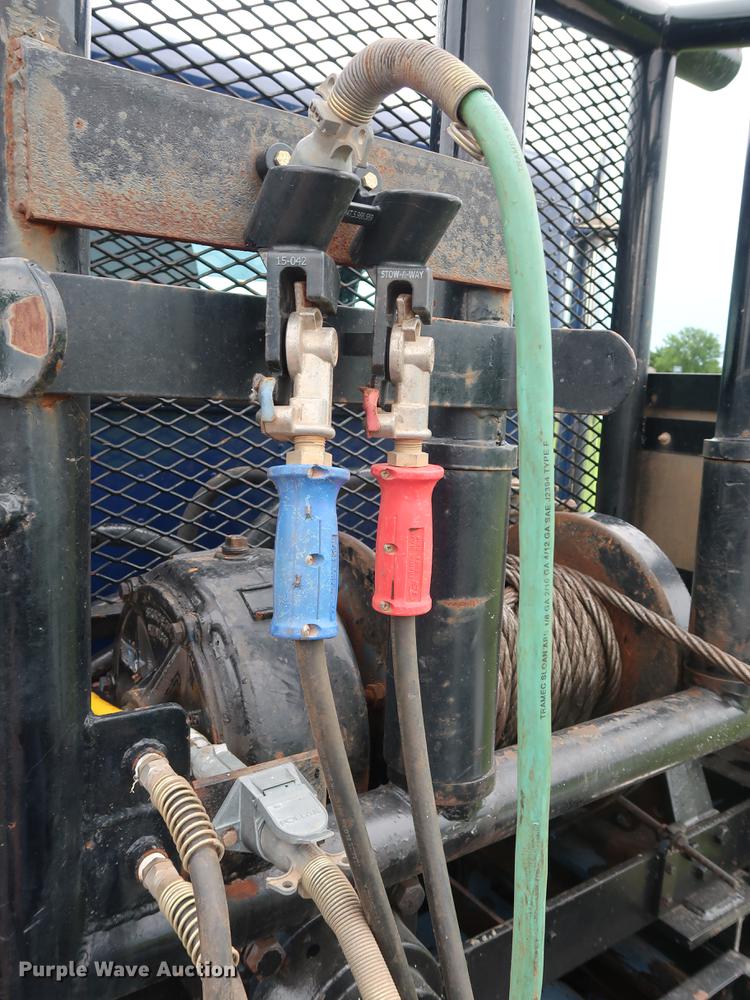 image for item DG4029 2001 Peterbilt 379 winch truck