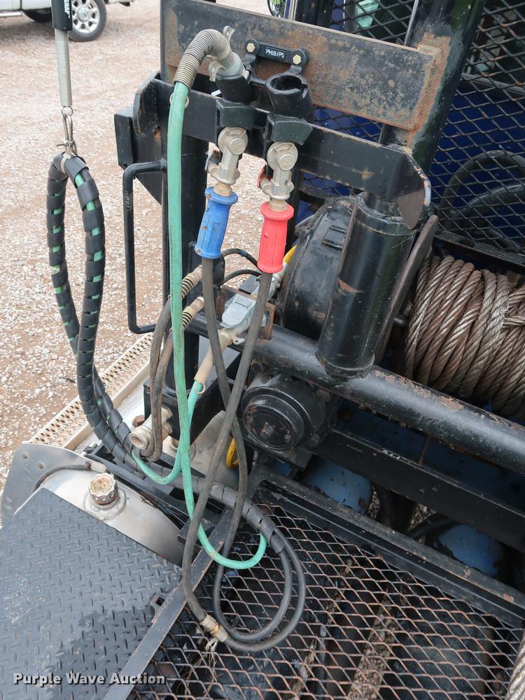 image for item DG4029 2001 Peterbilt 379 winch truck